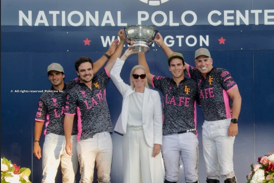 La Fe Eastern Hay Claims Butler Handicap Cup in Palm Beach